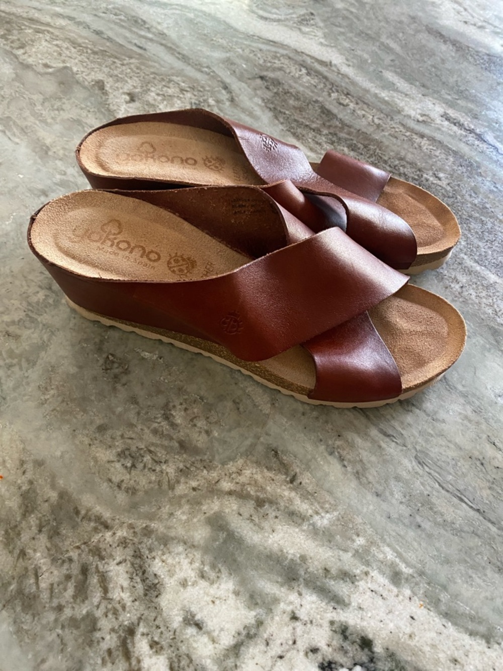 YOKONO GENUINE LEATHER CRISS CROSS BAND SANDALS IN US SIZE 9.5